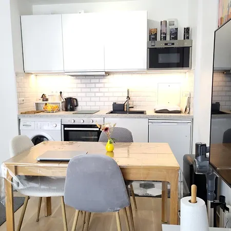 Paris A 7 Minutes En Metro Apartment