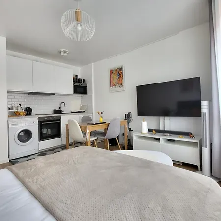 Apartment Paris A 7 Minutes En Metro